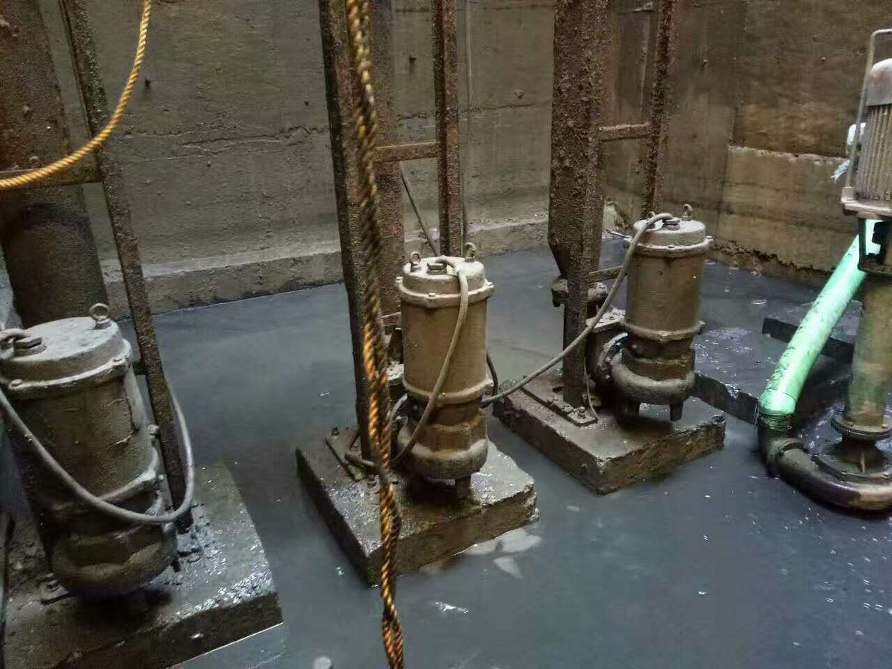 道真污水池清理