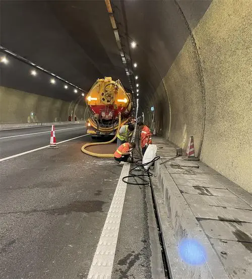 道真隧道排水渠清淤